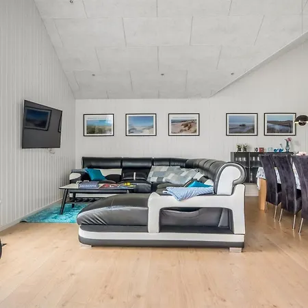 Sunna - 1-2km From The Sea By Interhome