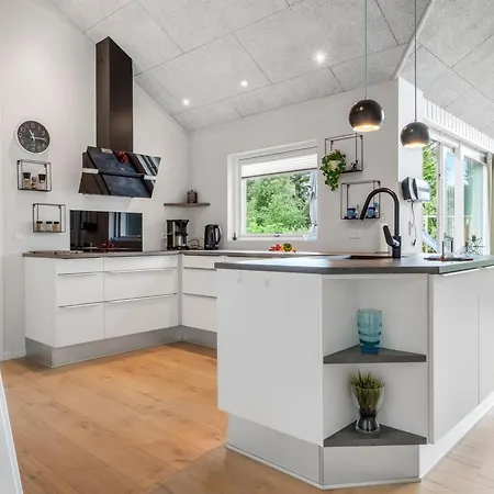 Sunna - 1-2km From The Sea By Interhome *